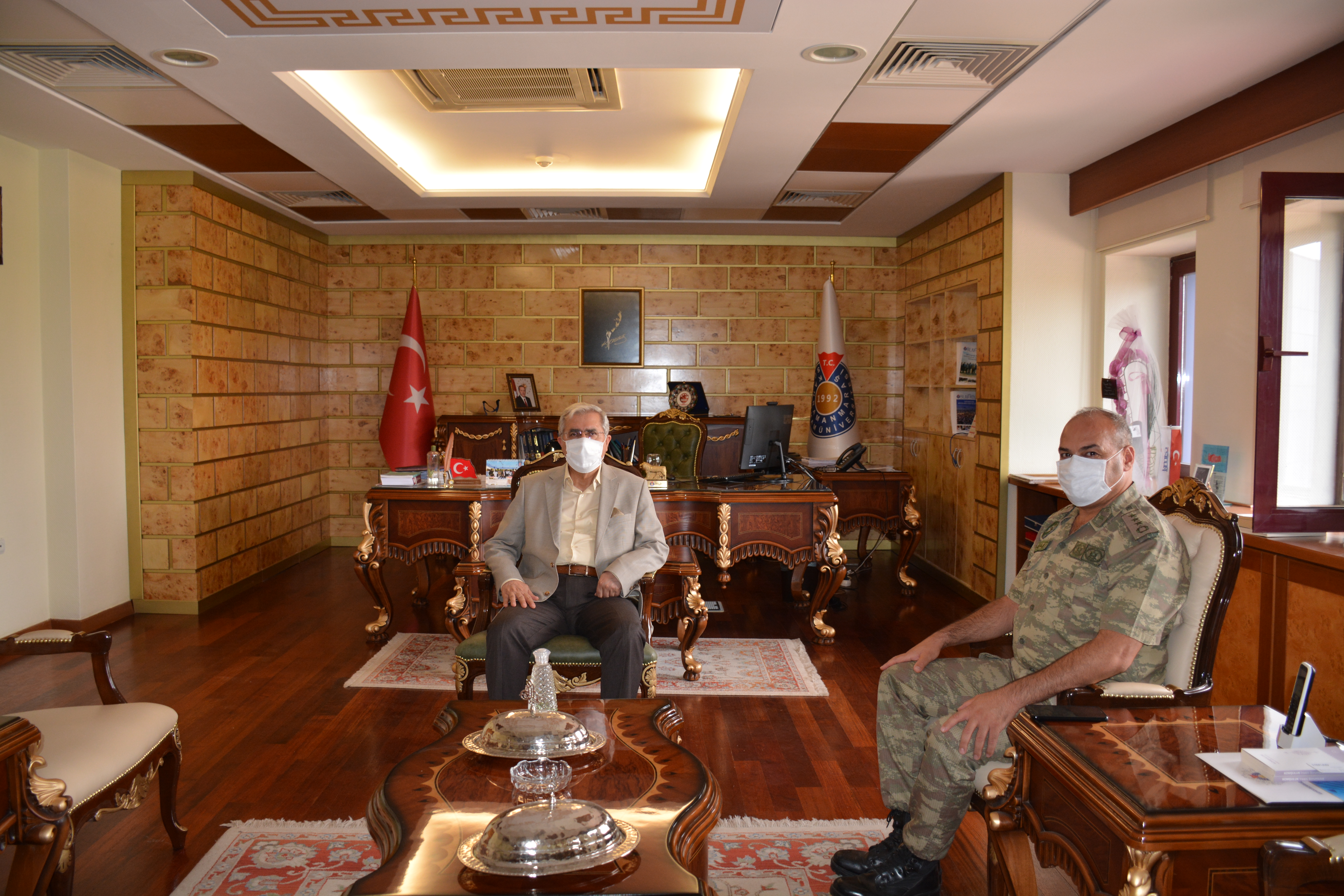 2. Zırhlı Tugay Komutanlığı Kurmay Başkanı Kurmay Albay Alptan Ulutaş’tan Rektör Can’a Veda Ziyareti