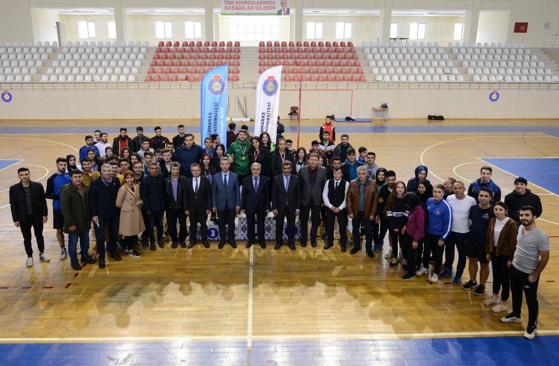 24 Kasım Öğretmenler Günü Koşusunda Dereceye Girenlere Ödülleri Törenle Verildi