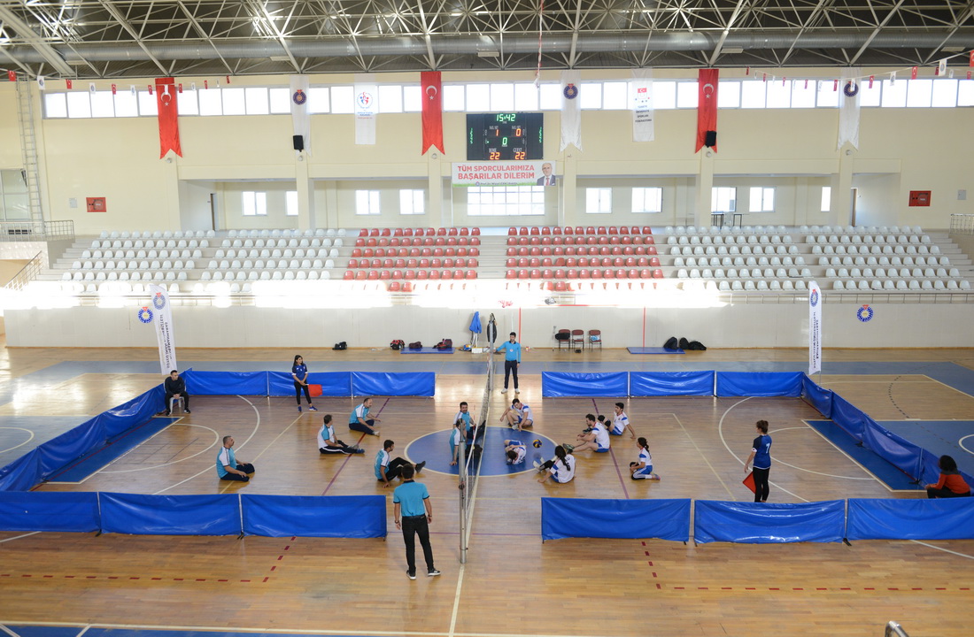 KSÜ’de, Engelliler Gününde ‘Oturarak Voleybol’ Karşılaşması Gerçekleştirildi
