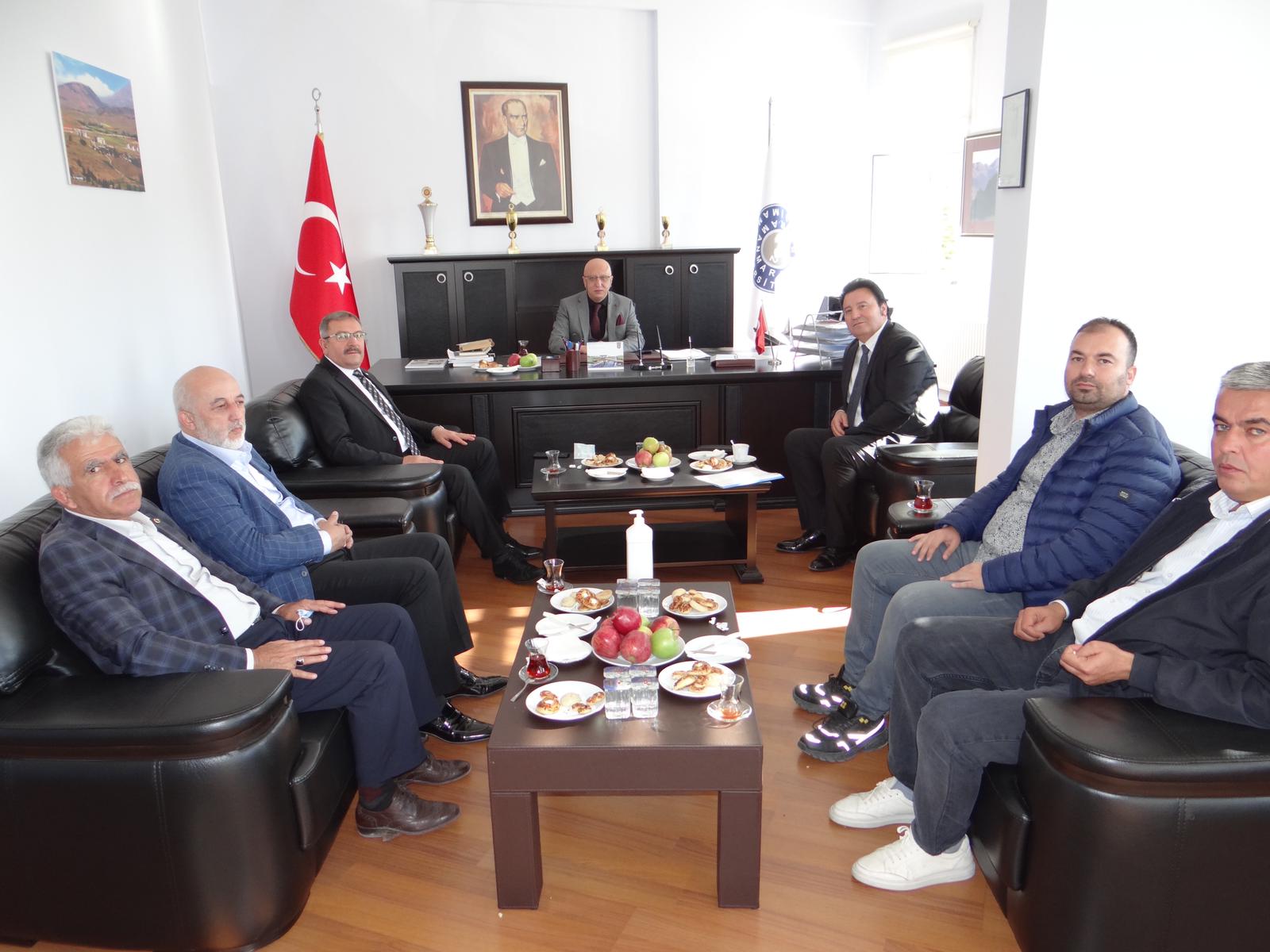 Üniversitemiz Rektörü Can’ın Katılımlarıyla Gerçekleştirilen Göksun MYO Akademik Açılış Programında, İlk Dersi Dr. Bünyamin Kenger Verdi