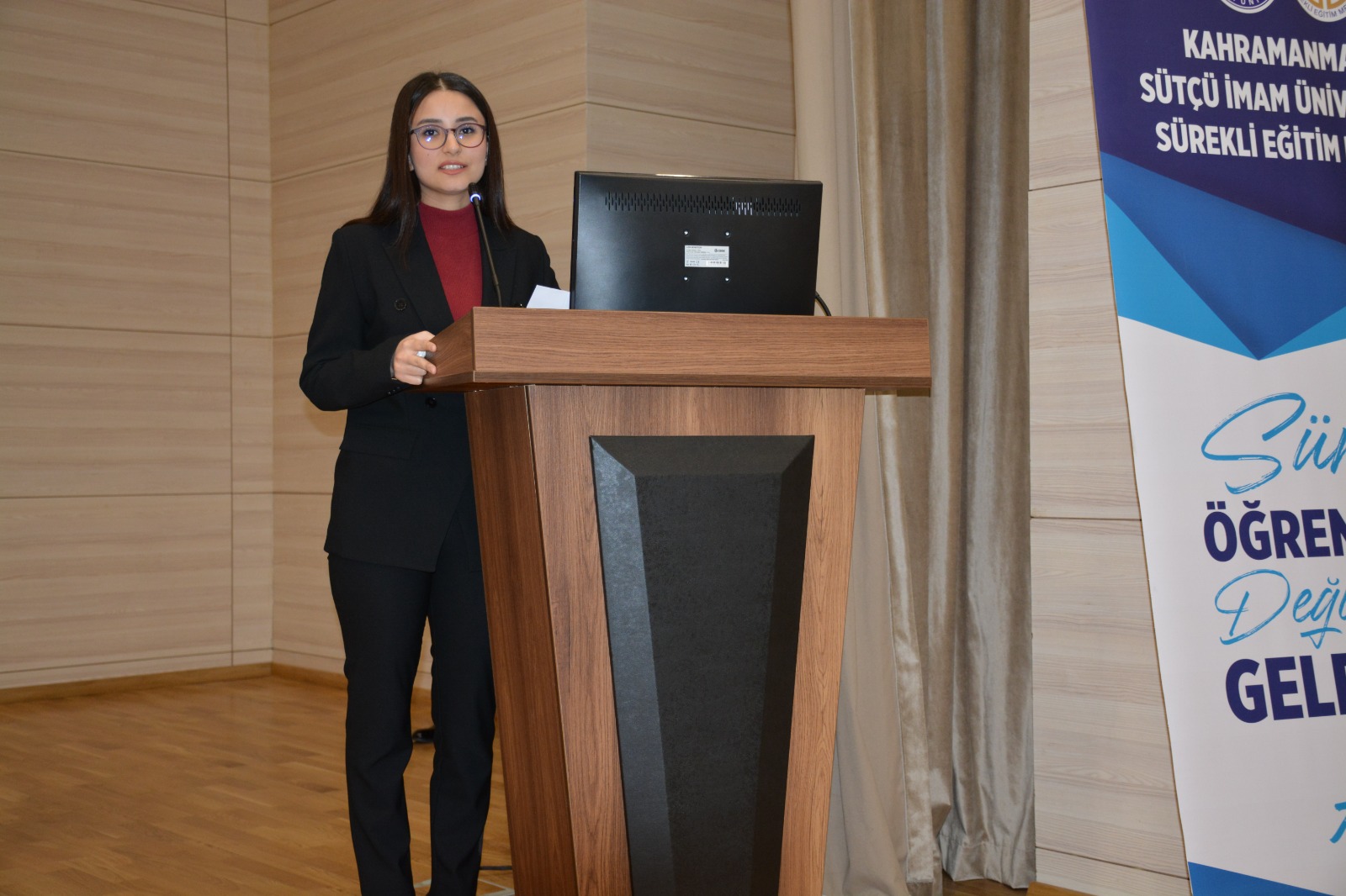 KSÜ’de Deprem Şehitlerini Anma Programı Düzenlendi