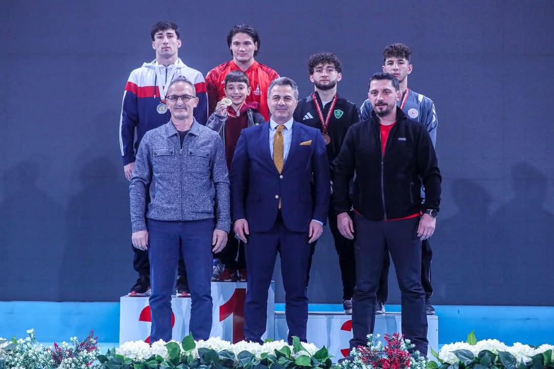 Güreş Meydanında Bir Yıldız Doğuyor: Yusuf Emirhan Tosun’dan Türkiye İkinciliği