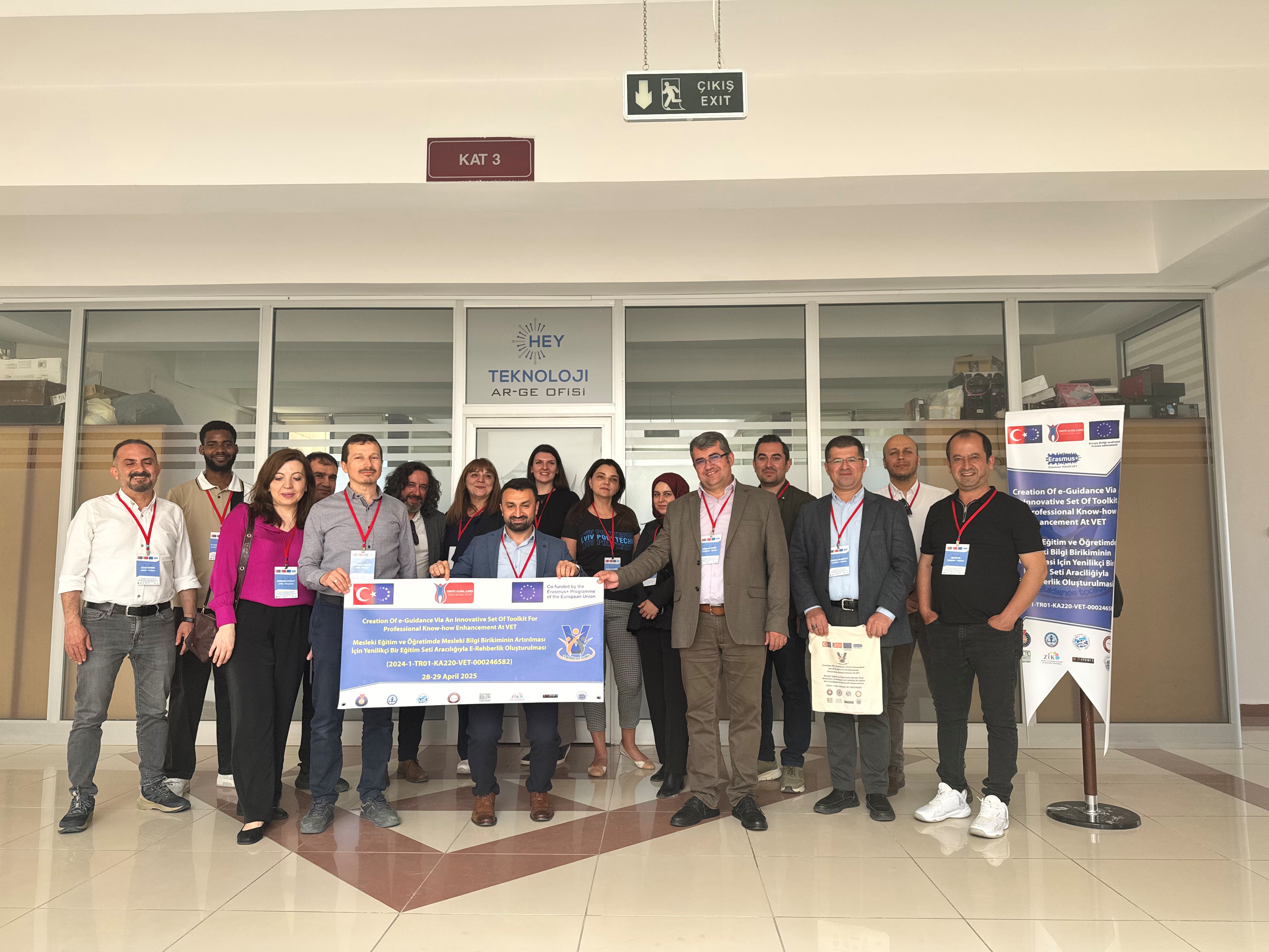 “Mesleki Eğitim ve Öğretimde Mesleki Bilgi Birikiminin Artırılması İçin Yenilikçi Bir Eğitim Seti Aracılığıyla E-Rehberlik Oluşturulması” Başlıklı Projenin Yüz Yüze Açılış Toplantısı Gerçekleştirildi