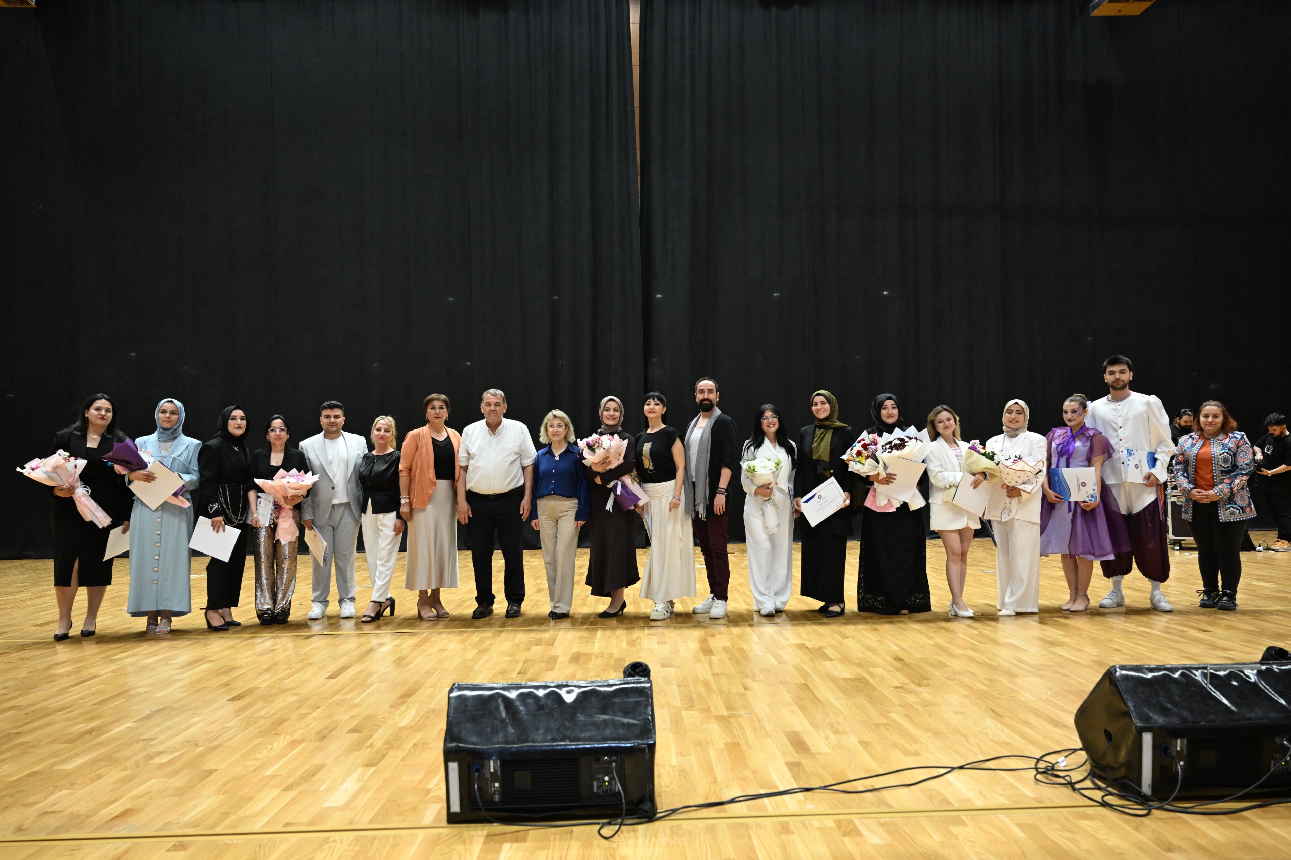 Alice Harikalar Diyarında” Temalı Defile Büyük Beğeni Topladı