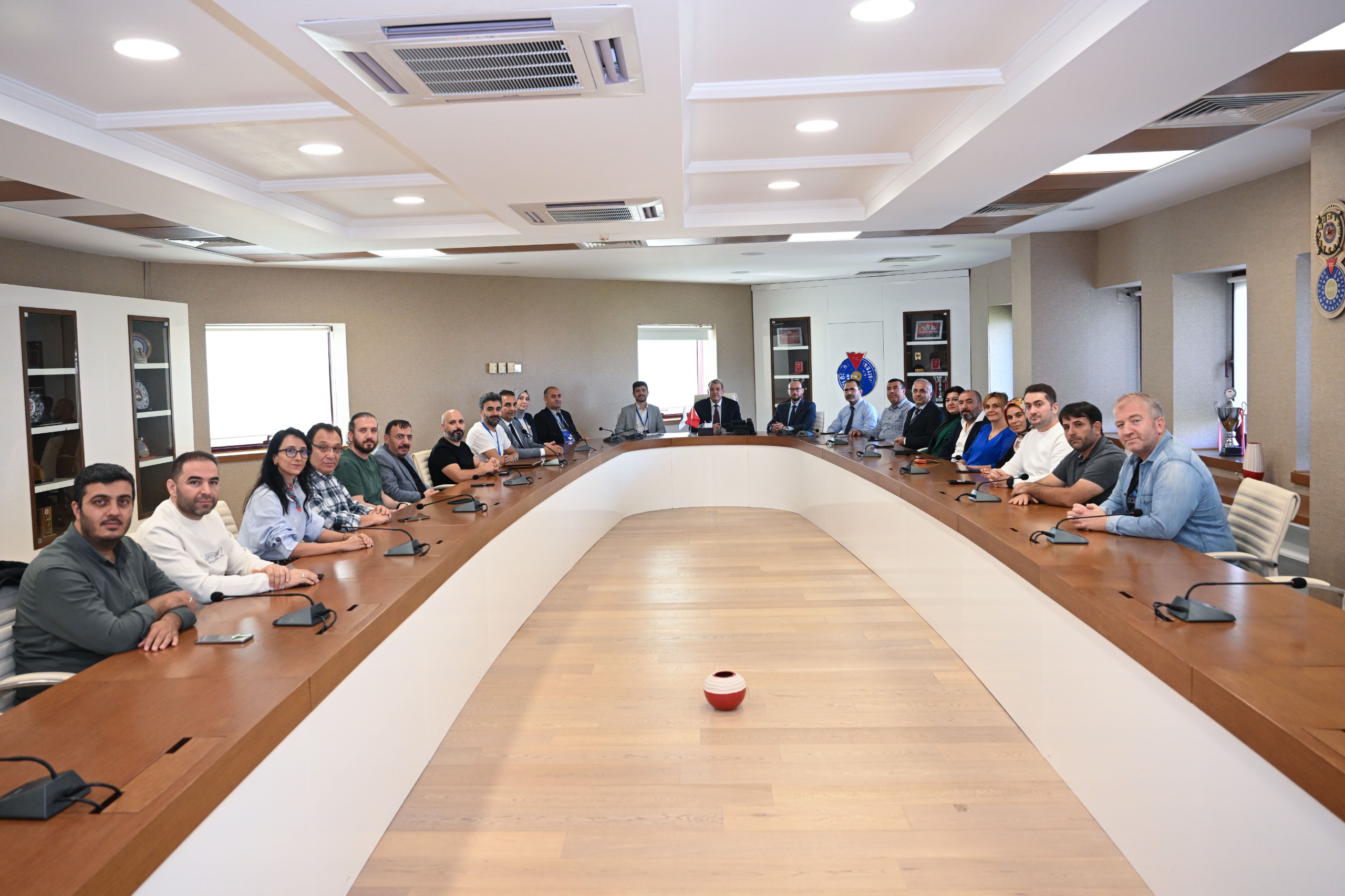 Teknik Bilimler Meslek Yüksekokulu Bilgisayar Programcılığı ve Gıda Teknolojisi Programı MEDEK 2025 Akreditasyon Süreçlerini Başarıyla Tamamladı